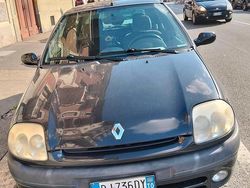 Nero Usata 2000 Renault Clio II Tre volumi | 2700 € (Buon prezzo)