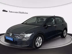Grigio urano Usata 2022 VW Golf VIII Life Tre volumi | 21.500 € (Buon prezzo)