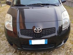 Nero Usata 2007 Toyota Yaris Tre volumi | 2600 € (Ottimo prezzo)