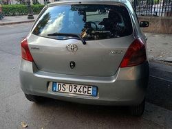Usata 2008 Toyota Yaris Tre volumi | 2500 € (Buon prezzo)