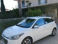 Bianco Usata 2015 Hyundai i20 Classic Tre volumi | 5700 € (Buon prezzo)