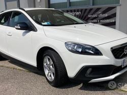 Usata 2015 Volvo V40 CC Station wagon | 11.500 € (Molto cara)