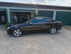 Nero Usata 2006 Mercedes CLK270 Avantgarde Coupé | 6000 €
