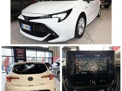 Super white Usata 2021 Toyota Corolla Hybrid Monovolume | 17.890 €