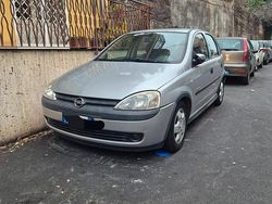 Grigio Usata 2001 Opel Corsa Tre volumi | 2000 €