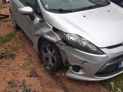 Usata 2012 Ford Fiesta Tre volumi | 800 € (Super prezzo)