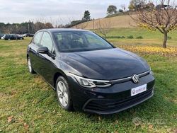 Nero Usata 2021 VW Golf VIII Life Tre volumi | 20.900 € (Buon prezzo)