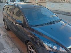 Usata 2011 Ford Focus Tre volumi | 4700 € (Buon prezzo)