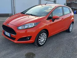 Rosso Usata 2016 Ford Fiesta Due volumi | 7000 € (Buon prezzo)