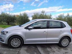 Argento Usata 2015 VW Polo Comfortline Tre volumi | 7500 € (Buon prezzo)