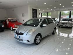 Grigio Usata 2008 Toyota Yaris Sol Tre volumi | 4990 € (Buon prezzo)