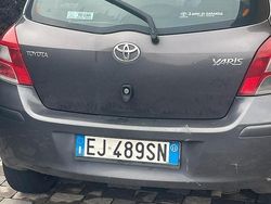 Grigio Usata 2011 Toyota Yaris Due volumi | 4000 € (Buon prezzo)