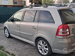 Usata 2009 Opel Zafira Monovolume | 2000 € (Buon prezzo)