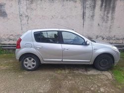 Grigio Usata 2010 Dacia Sandero Tre volumi | 2500 € (Ottimo prezzo)