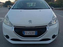 Bianco Usata 2014 Peugeot 208 Due volumi | 5600 € (Buon prezzo)