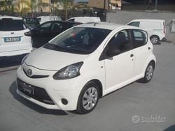 Bianco Usata 2012 Toyota Aygo Connect Style Due volumi | 4999 € (Buon prezzo)