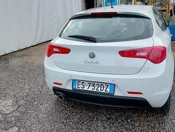Bianco Usata 2013 Alfa Romeo Giulietta Tre volumi | 6000 € (Buon prezzo)