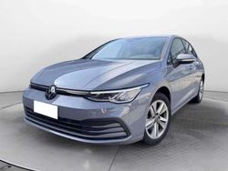 Grigio Usata 2022 VW Golf VIII Life Tre volumi | 23.500 € (Cara)