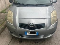 Grigio Usata 2006 Toyota Yaris Tre volumi | 800 € (Super prezzo)