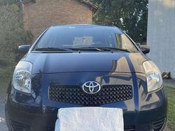 Usata 2008 Toyota Yaris Tre volumi | 3200 € (Buon prezzo)