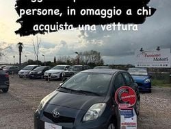 Grigio Usata 2010 Toyota Yaris Tre volumi | 4800 € (Buon prezzo)