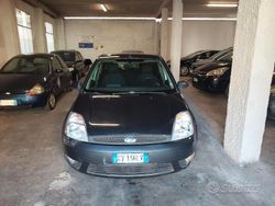 Nero Usata 2005 Ford Fiesta Due volumi | 1800 € (Buon prezzo)