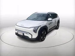 Snow white pearl Nuova 2024 Kia EV3 4 SUV | 39.500 € (Buon prezzo)