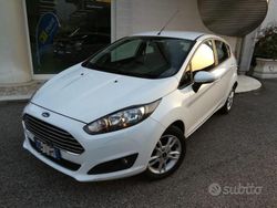 Bianco pastello Usata 2016 Ford Fiesta Due volumi | 10.800 € (Molto cara)