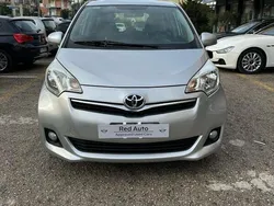 Grigio Usata 2013 Toyota Verso-S Style Monovolume | 4900 € (Buon prezzo)