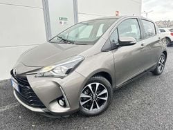 Grigio Usata 2017 Toyota Yaris Active Tre volumi | 12.300 € (Buon prezzo)