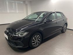 Nero Usata 2022 VW Polo Tre volumi | 16.900 € (Molto cara)
