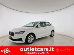 Bianco magnolia Usata 2021 Skoda Fabia Ambition Tre volumi | 13.200 € (Buon prezzo)