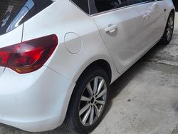 Bianco Usata 2013 Opel Astra Tre volumi | 4750 € (Cara)