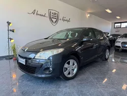 Grigio medio met Usata 2009 Renault Mégane III Tre volumi | 3400 € (Buon prezzo)