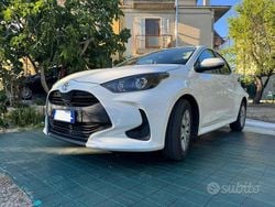 Bianco Usata 2024 Toyota Yaris Hybrid Active Due volumi | 21.000 € (Buon prezzo)