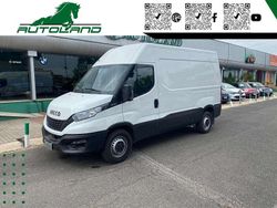 Bianco pastello Usata 2021 Iveco Daily Tre volumi | 17.950 € (Super prezzo)