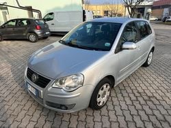 Argento Usata 2008 VW Polo Comfortline Tre volumi | 3690 € (Buon prezzo)
