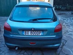 Grigio Usata 2001 Peugeot 206 Tre volumi | 1800 € (Cara)
