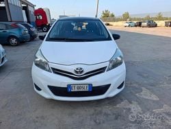 Bianco Usata 2013 Toyota Yaris Tre volumi | 7350 € (Cara)