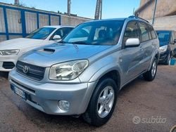 Grigio Usata 2005 Toyota RAV4 SUV | 2900 € (Ottimo prezzo)