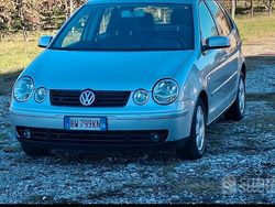 Grigio Usata 2001 VW Polo Trendline Tre volumi | 2600 € (Buon prezzo)