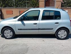Grigio Usata 2004 Renault Clio II Tre volumi | 2300 €