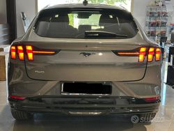 Grigio Usata 2021 Ford Mustang Mach-E Premium SUV | 30.000 € (Buon prezzo)