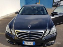 Nero Usata 2009 Mercedes E220 Tre volumi | 6400 € (Buon prezzo)