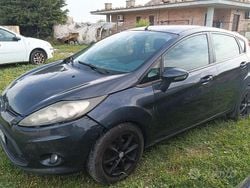 Grigio Usata 2010 Ford Fiesta Tre volumi | 750 € (Super prezzo)