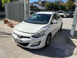 Bianco(met.) Usata 2012 Hyundai i30 Classic Tre volumi | 3300 €