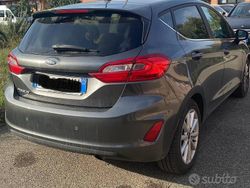 Grigio Usata 2018 Ford Fiesta Tre volumi | 10.000 € (Buon prezzo)