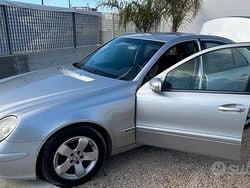 Grigio Usata 2004 Mercedes E270 Tre volumi | 3200 €