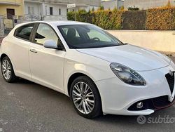 Bianco Usata 2017 Alfa Romeo Giulietta Super Due volumi | 9800 € (Ottimo prezzo)
