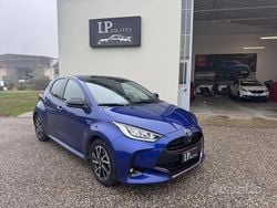Blu Usata 2021 Toyota Yaris Hybrid Tre volumi | 13.990 € (Ottimo prezzo)